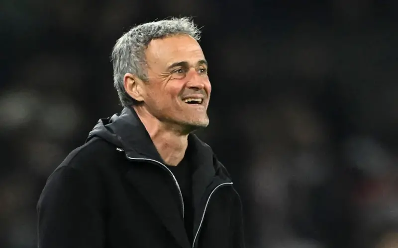 لويس إنريكي يحسم قراره بشأن عرض مانشستر يونايتد